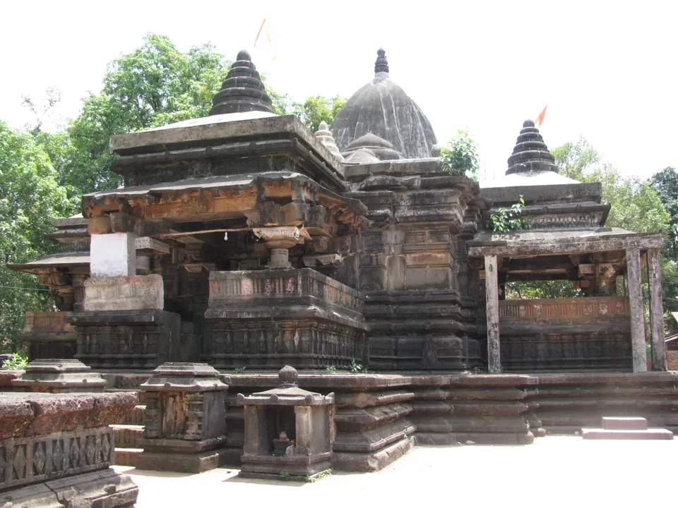 Photo of Karneshwar Temple, Sangameshwar, Maharashtra, India by sanchihumane