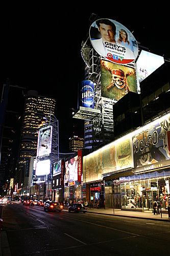 Photo of Dundas Square, Toronto, ON, Canada by Arushi Dutt