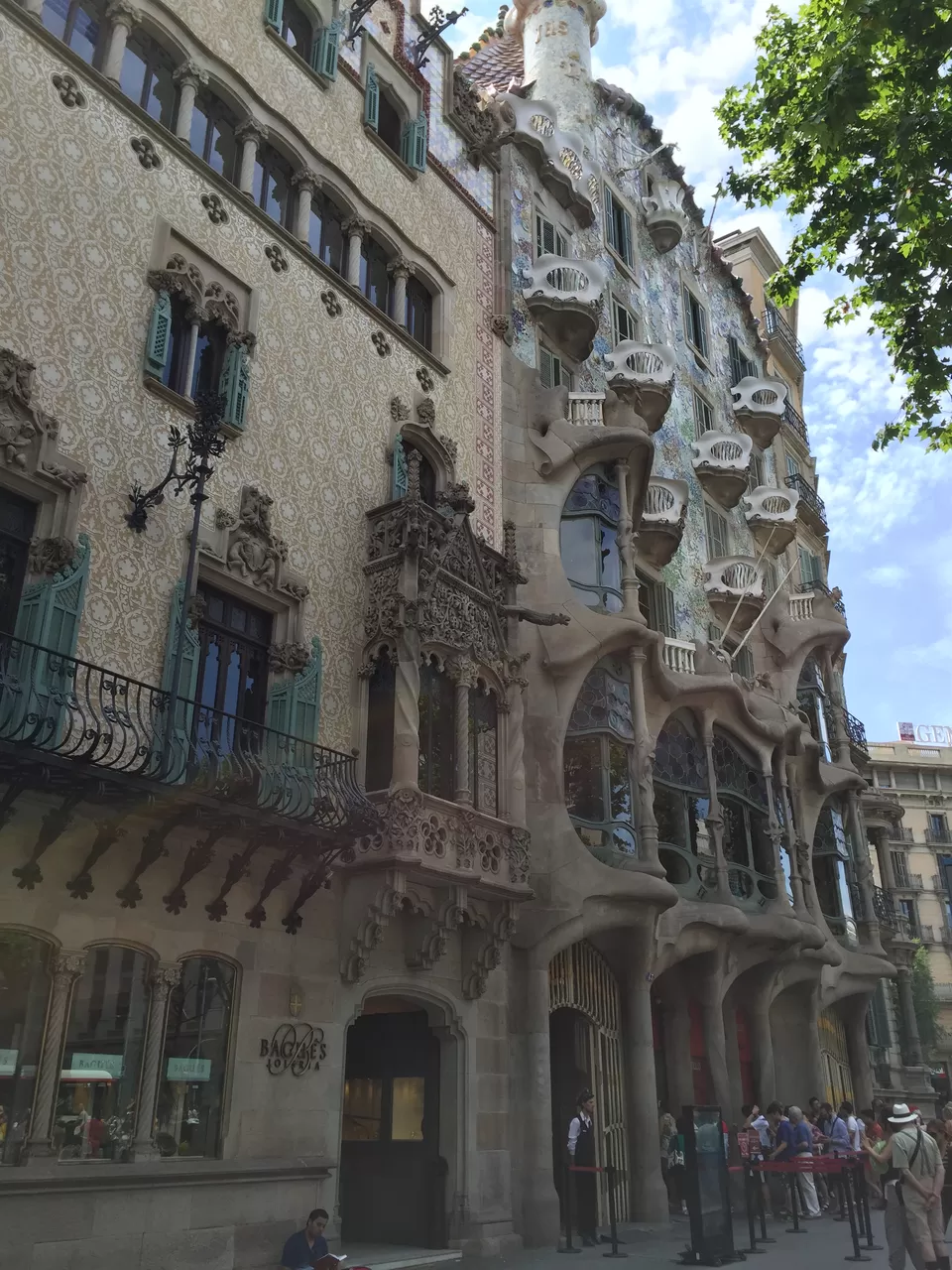 Photo of Casa Batlló, Passeig de Gràcia, Barcelona, Spain by Manas Mukul