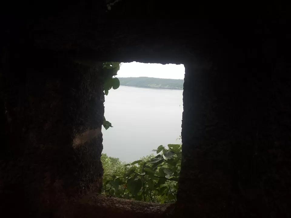 Photo of Yashwantgad Fort, Redi, Khalchikar, Maharashtra, India by Anurag Chivilkar