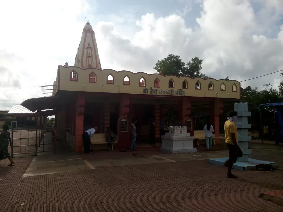 Photo of Ratnadurg Fort, Bhagwati Fort And Light House, Ratnagiri, Maharashtra, India by Anurag Chivilkar