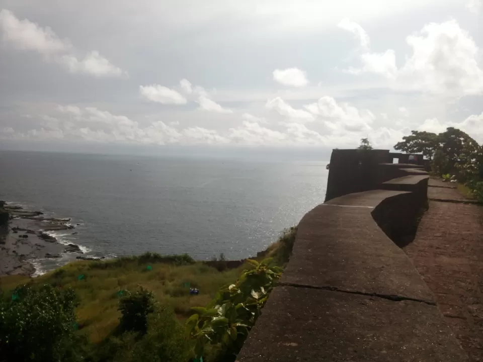 Photo of Ratnadurg Fort, Bhagwati Fort And Light House, Ratnagiri, Maharashtra, India by Anurag Chivilkar