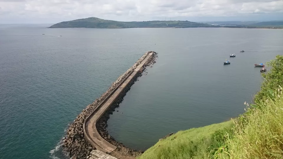 Photo of Ratnadurg Fort, Bhagwati Fort And Light House, Ratnagiri, Maharashtra, India by Anurag Chivilkar
