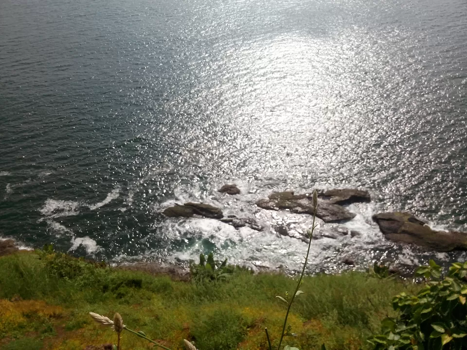 Photo of Ratnadurg Fort, Bhagwati Fort And Light House, Ratnagiri, Maharashtra, India by Anurag Chivilkar