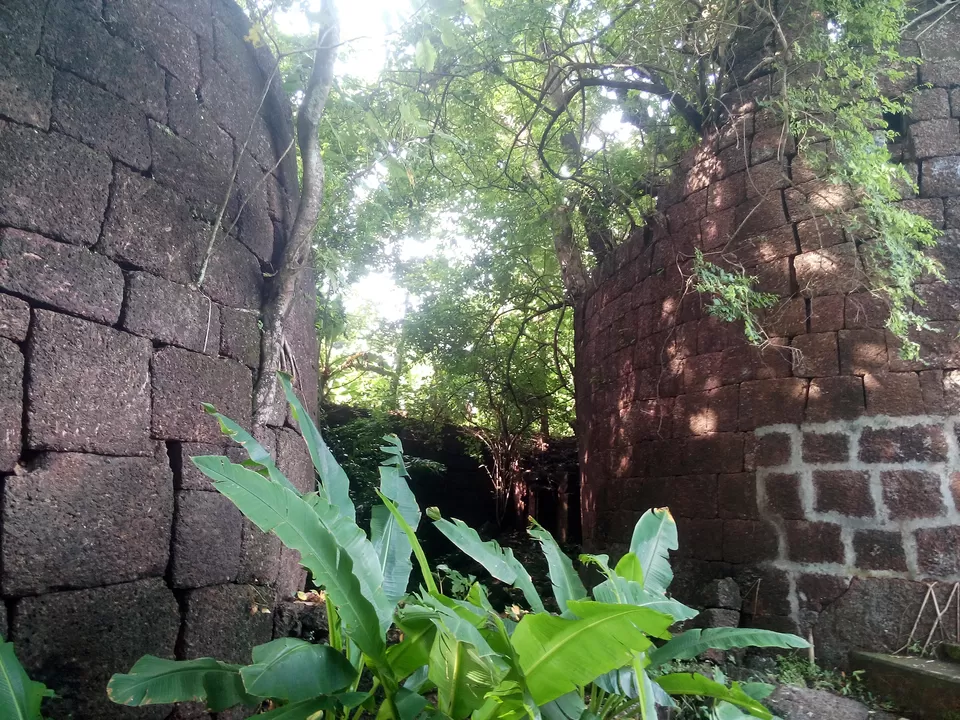 Photo of Yashwantgad Fort, Redi, Khalchikar, Maharashtra, India by Anurag Chivilkar