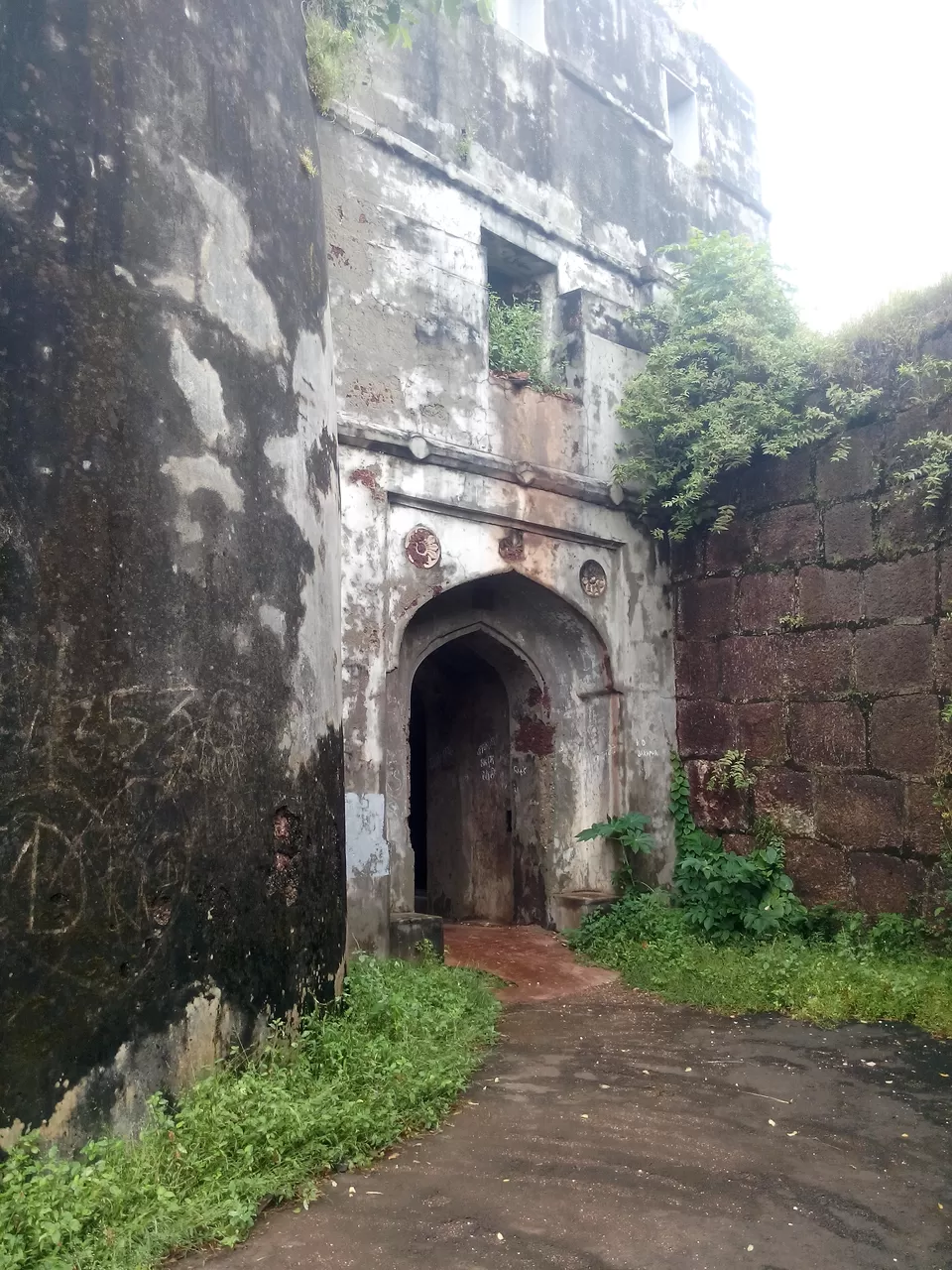 Photo of Jaigad Fort, Jaigad, Maharashtra, India by Anurag Chivilkar