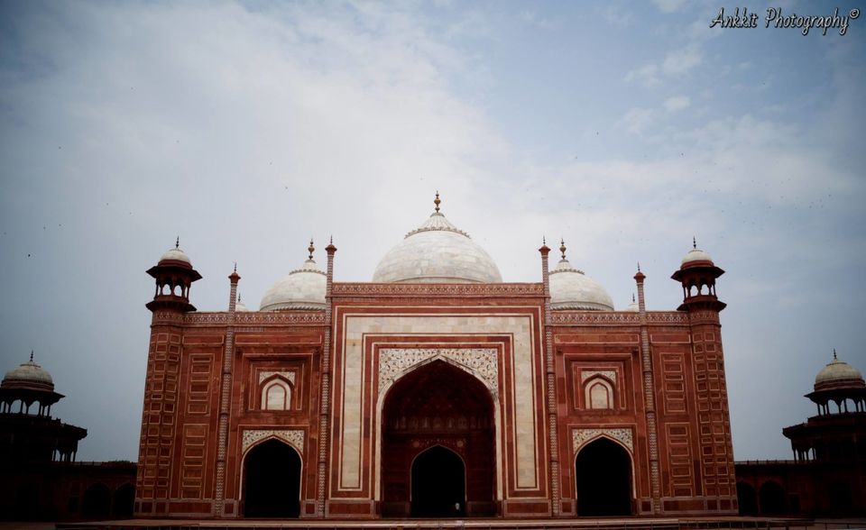 Photo of How to experience one of the Seven Wonders - The Taj Mahal 7/10 by Ankkit Saxena