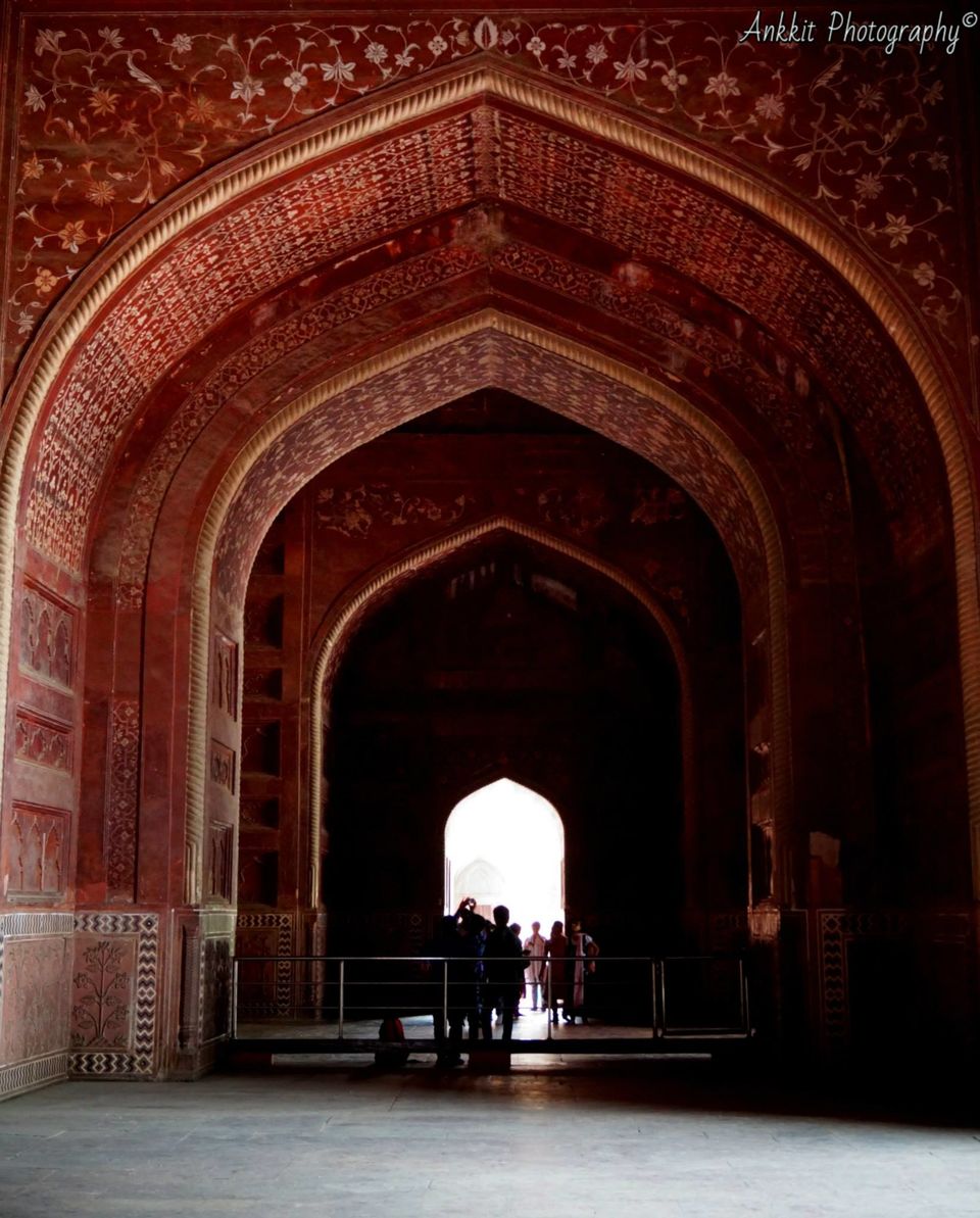 Photo of How to experience one of the Seven Wonders - The Taj Mahal 5/10 by Ankkit Saxena