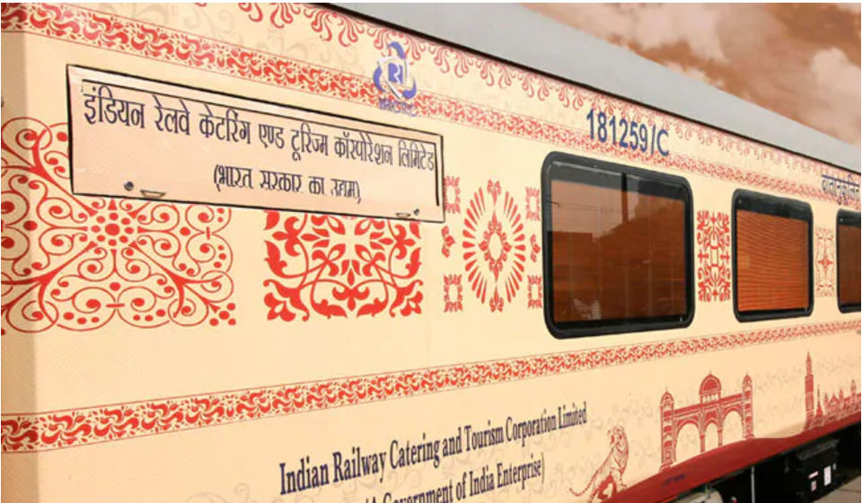 Photo of अब भारतीय रेलवे में करो ठाठ से सफर, रेस्तरां, लाइब्रेरी और मसाज से लैस नई ट्रेनें हुई लॉन्च! 1/1 by Bhawna Sati