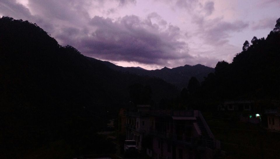 Photo of High peaks and divine temple-Tungnath. by Ghumakkad Bawra