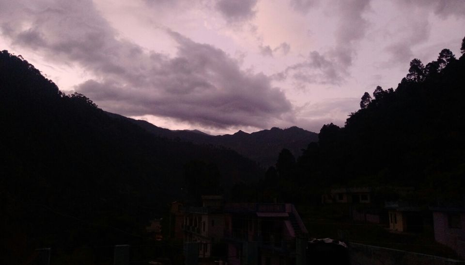 Photo of High peaks and divine temple-Tungnath. by Ghumakkad Bawra