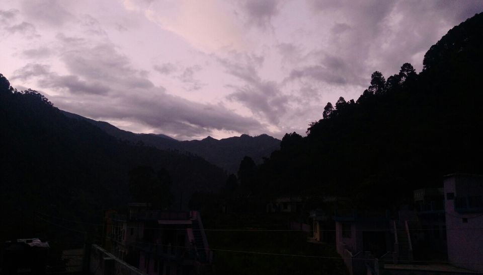 Photo of High peaks and divine temple-Tungnath. by Ghumakkad Bawra