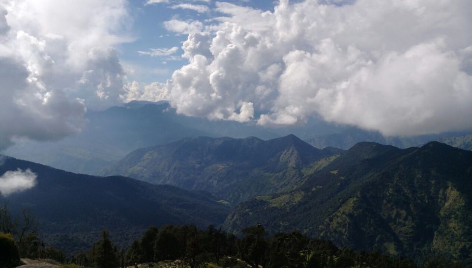 Photo of High peaks and divine temple-Tungnath. by Ghumakkad Bawra