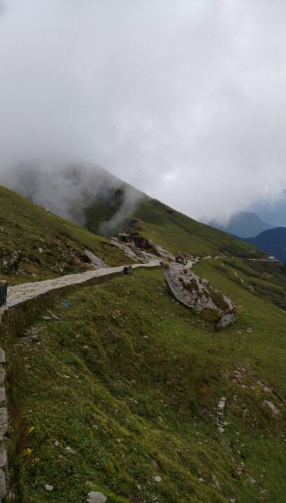 Photo of High peaks and divine temple-Tungnath. by Ghumakkad Bawra