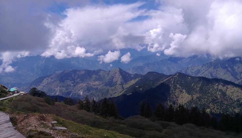 Photo of High peaks and divine temple-Tungnath. by Ghumakkad Bawra