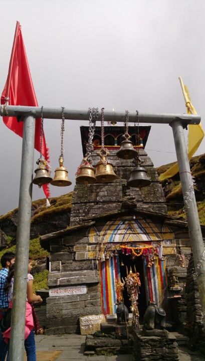Photo of High peaks and divine temple-Tungnath. by Ghumakkad Bawra