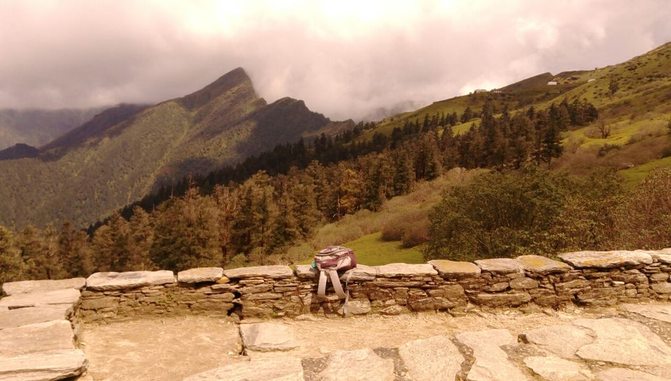 Photo of High peaks and divine temple-Tungnath. by Ghumakkad Bawra