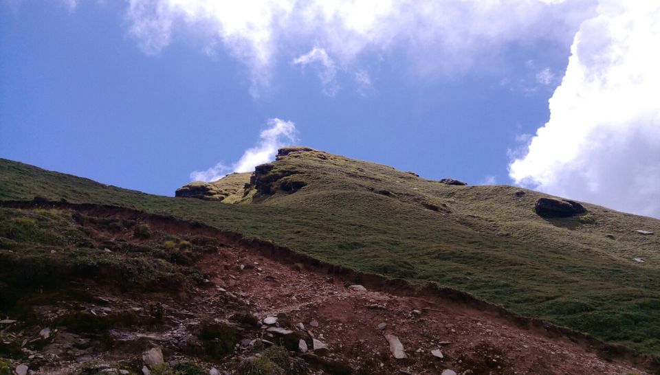 Photo of High peaks and divine temple-Tungnath. by Ghumakkad Bawra