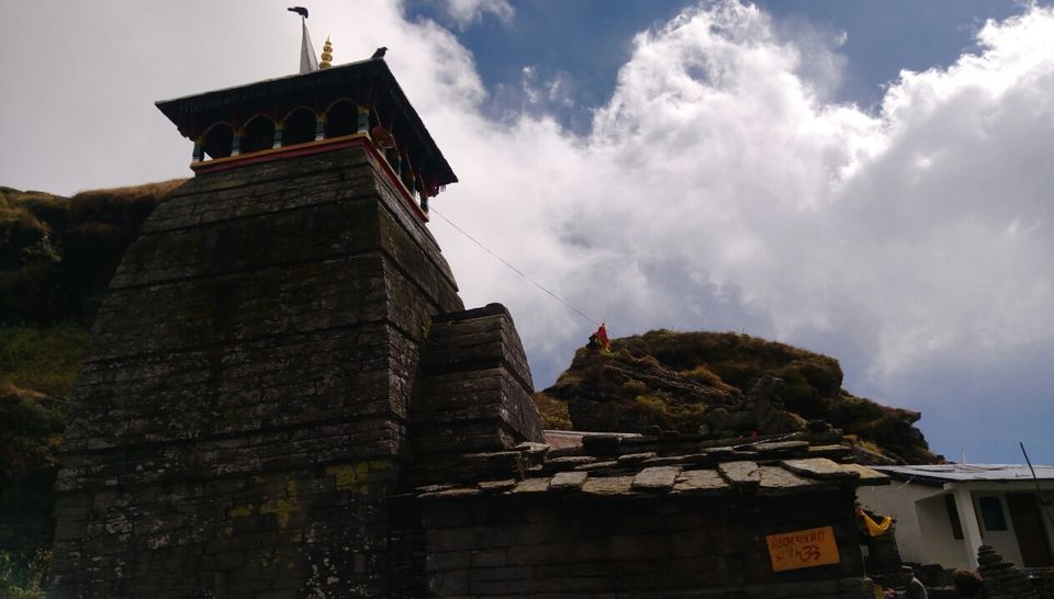 Photo of High peaks and divine temple-Tungnath. by Ghumakkad Bawra