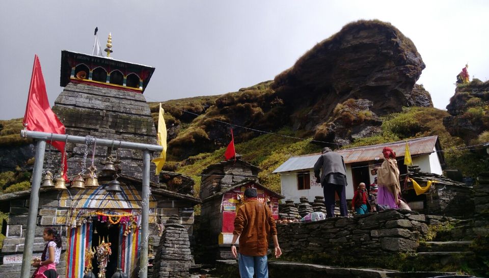 Photo of High peaks and divine temple-Tungnath. by Ghumakkad Bawra
