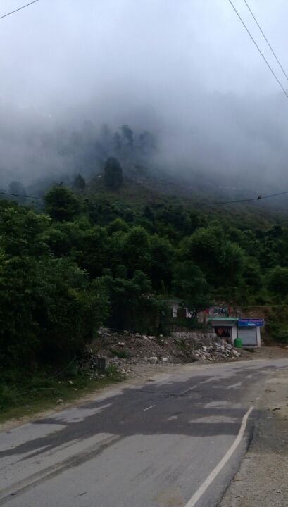 Photo of High peaks and divine temple-Tungnath. by Ghumakkad Bawra
