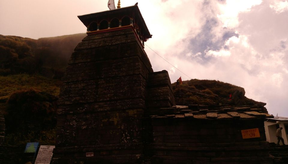 Photo of High peaks and divine temple-Tungnath. by Ghumakkad Bawra