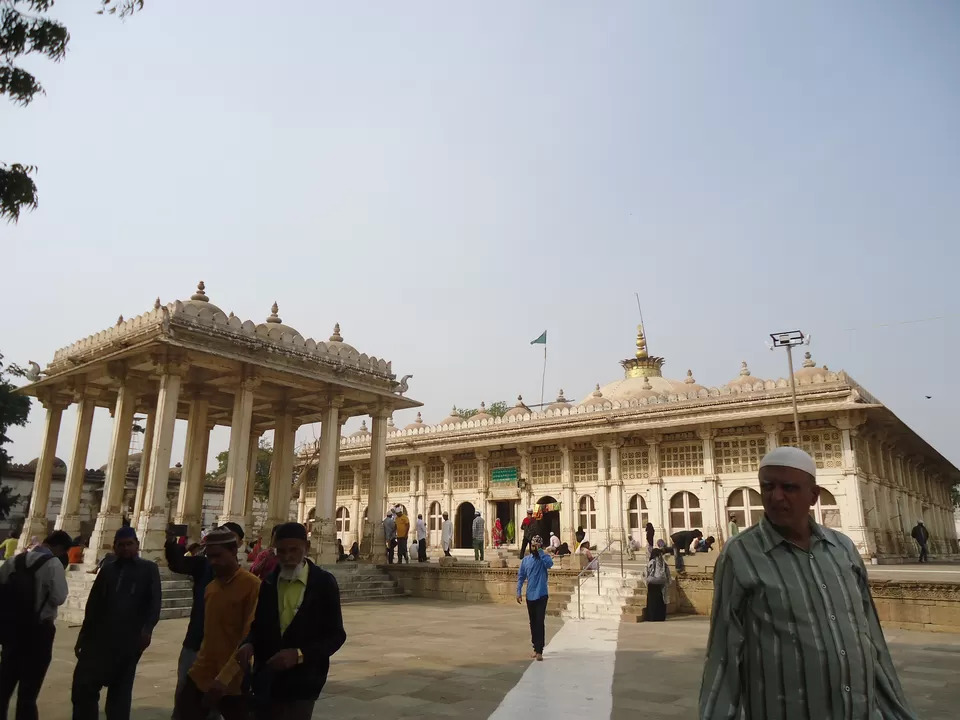 Photo of Sarkhej Roza Old Masjid, Ahmedabad, Gujarat, India by Diksha Pathak