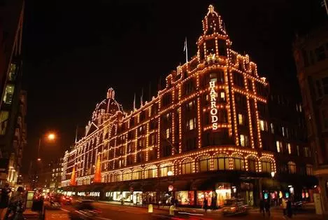 Photo of Ditch Regular Sight Seeing and Do these 7 Activities instead for the ULTIMATE London Experience! by Ria Govila