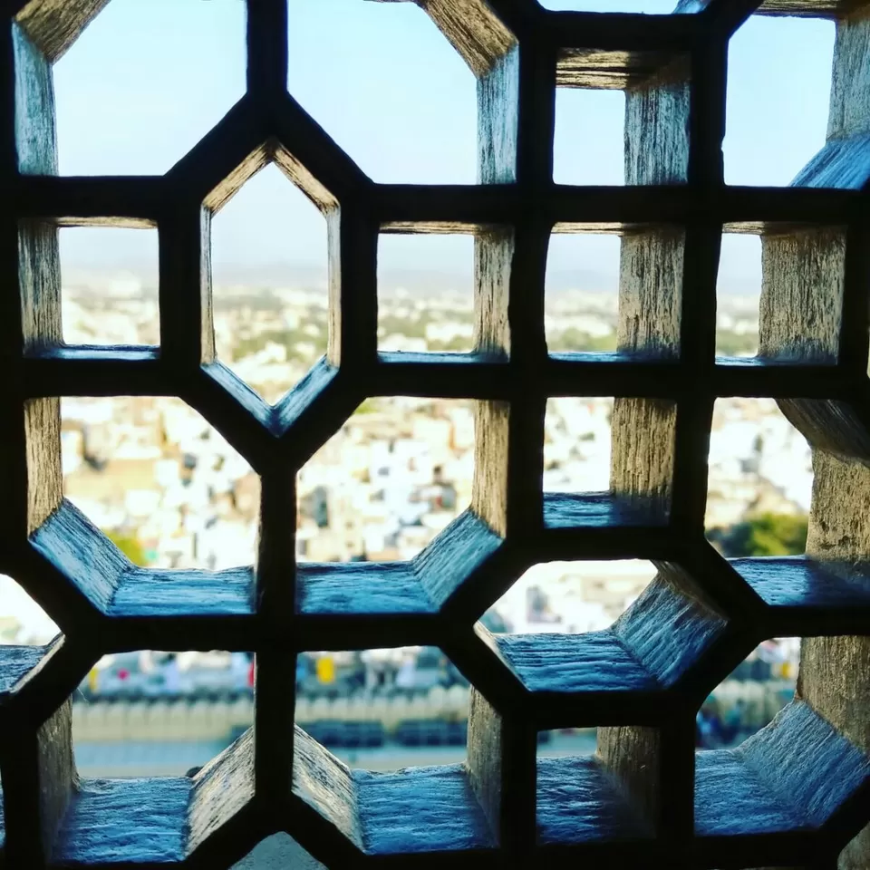 Photo of City Palace, Udaipur, Rajasthan, India by ghumakkad_bandi