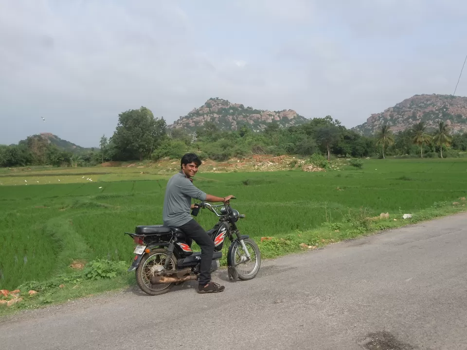Photo of Sanapur Bus Stop, Reservoir Road, Sanapur, Karnataka, India by The Travel Pundit