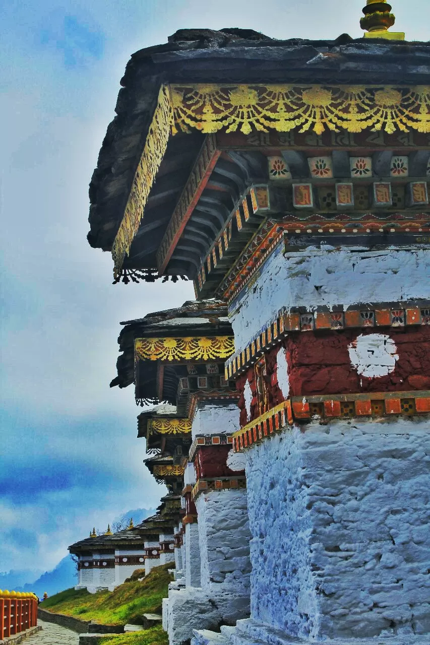 Photo of Dochula Chorten, Trashigang-Semtokha Highway, Hungtso, Bhutan by PandaPixelStories