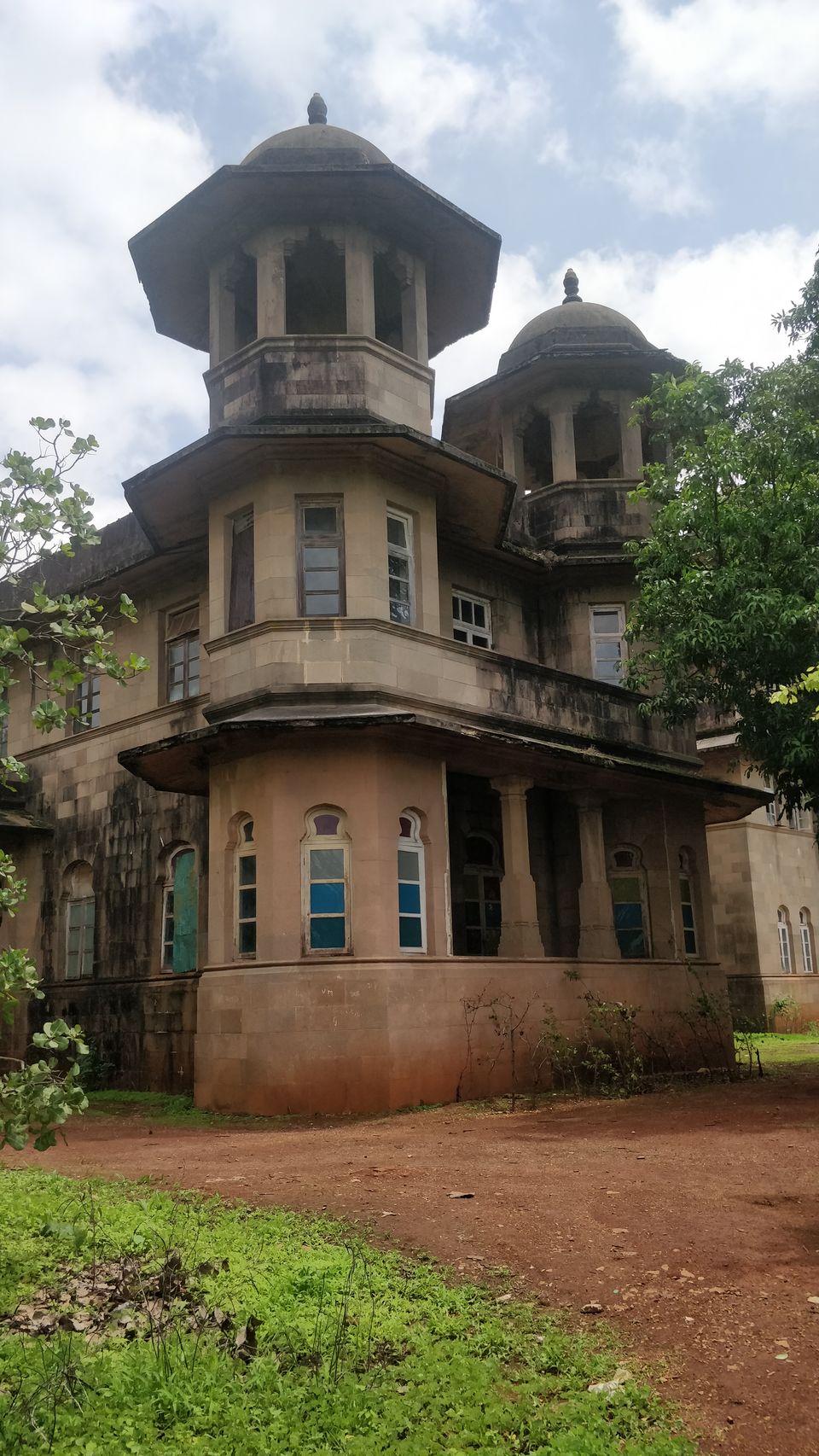 Photo of A Day Trip to Jawahar Palace & Dabosa waterfall 3/11 by Mahesh Karekar