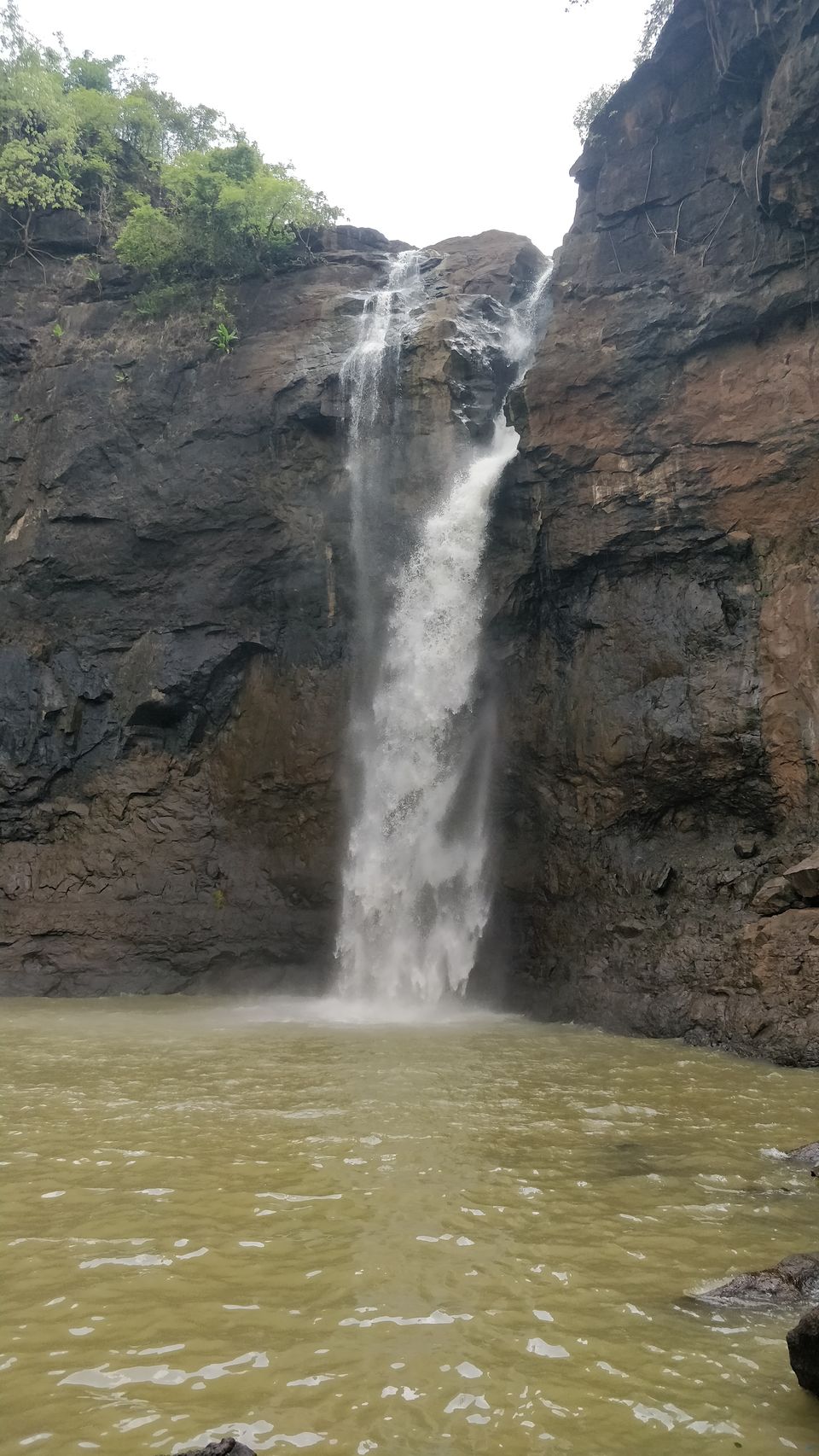 Photo of A Day Trip to Jawahar Palace & Dabosa waterfall 4/11 by Mahesh Karekar