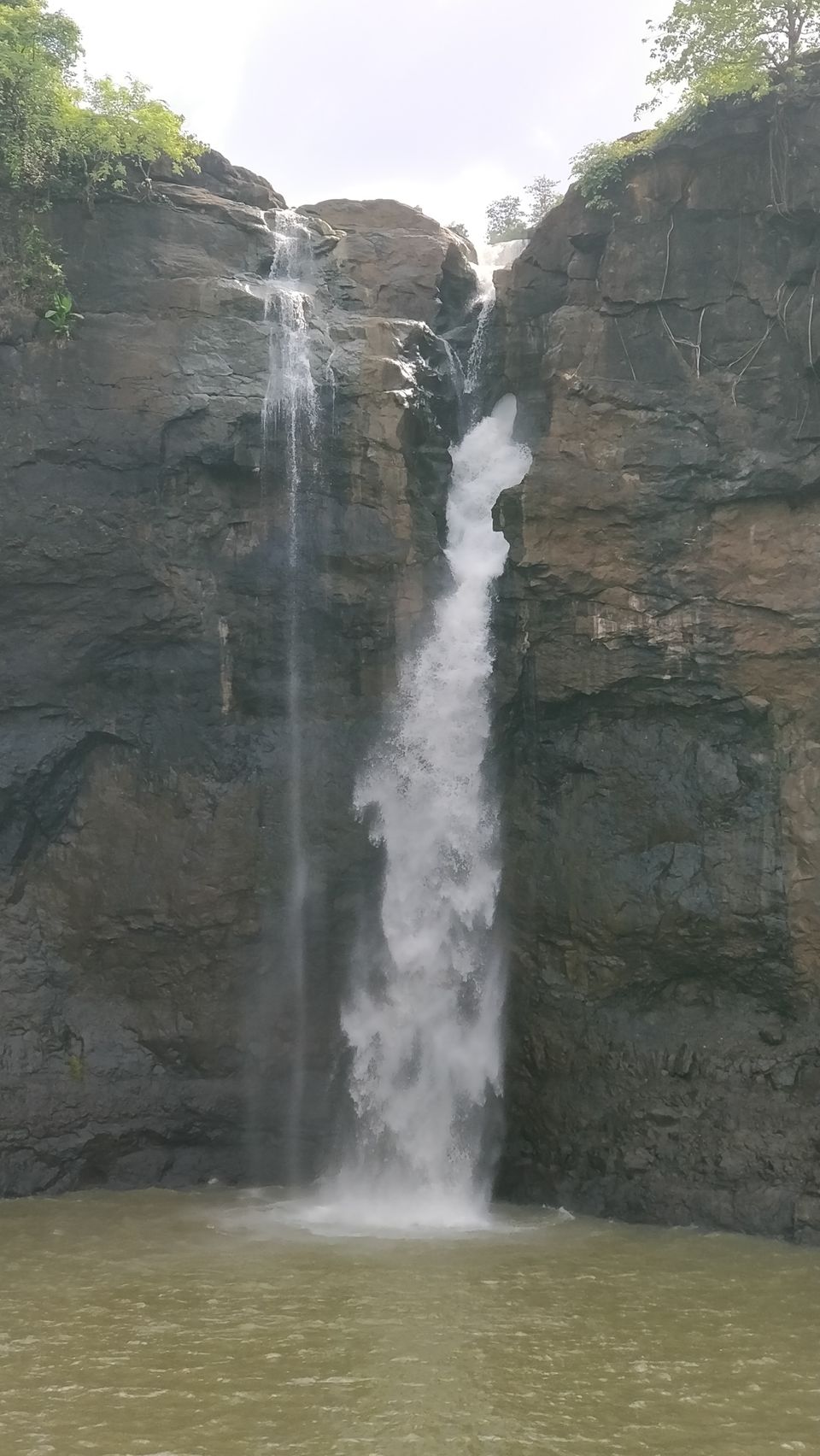 Photo of A Day Trip to Jawahar Palace & Dabosa waterfall 10/11 by Mahesh Karekar
