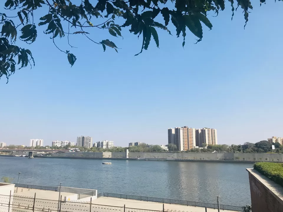 Photo of Sabarmati Riverfront, Old City, Lal Darwaja, Ahmedabad, Gujarat, India by Yoganand