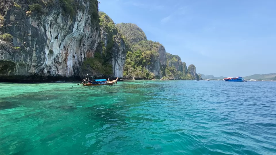 Photo of Loh Samah Bay, Thailand by Yoganand