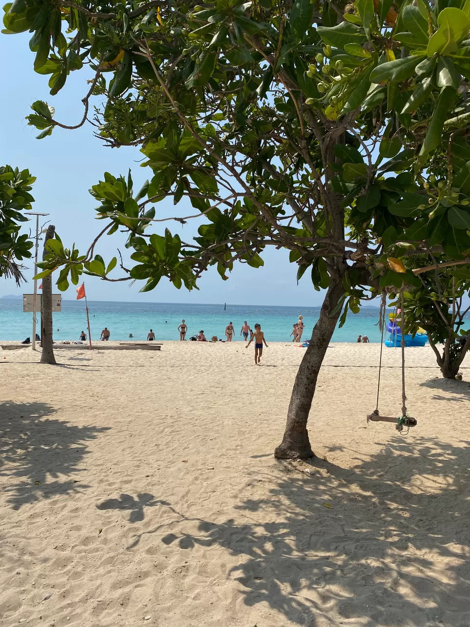 Photo of Nual Beach, Koh Larn Bang Lamung District, Chon Buri, Thailand by Yoganand