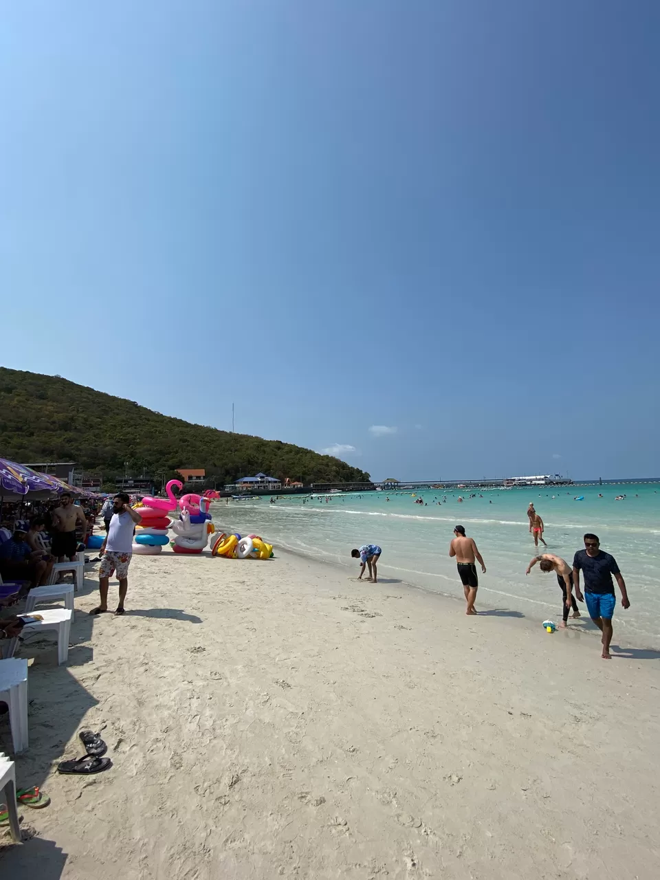 Photo of Samae Beach, Koh Lan, Pattaya, Bang Lamung District, Chon Buri, Thailand by Yoganand