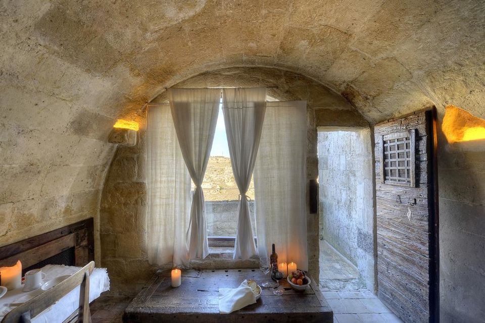 Photo of There Is Cosy Hotel Inside An Ancient Cave In Italy And Who Better To Go There With Than Your Lover? by Pallavi Paul
