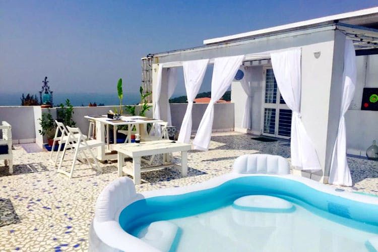 Photo of Just A Few Hours Away From Mumbai, This Greek-Style Homestay Is Weekend Getaway Goals! by Pallavi Paul