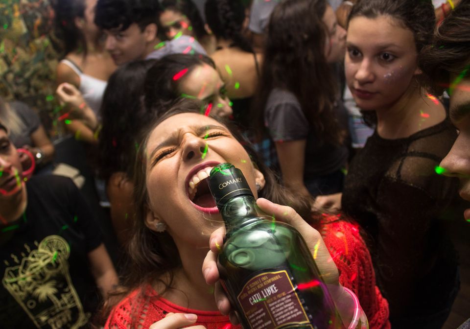 Photo of Tinder Surfing and Other Crazy Trends of 2019 That Let You Travel for Free 8/13 by Pallavi Paul