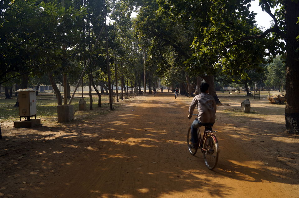 Photo of Visva Bharati Santiniketan Central Office, Santiniketan, West Bengal, India by Kshitiz Goliya