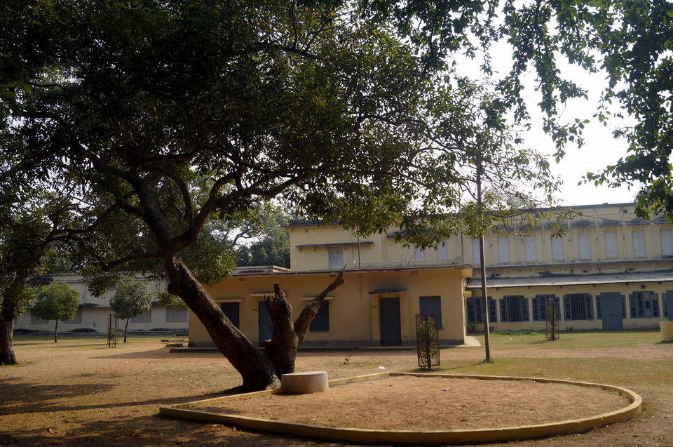 Photo of Visva Bharati Santiniketan Central Office, Santiniketan, West Bengal, India by Kshitiz Goliya