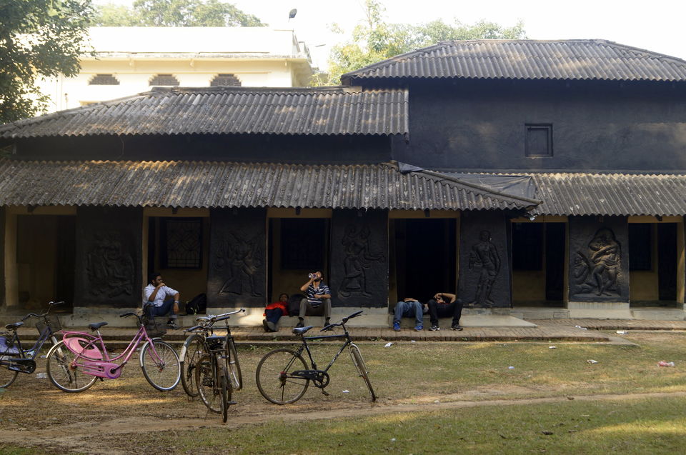 Photo of KOLKATA: the old and the new; together by Kshitiz Goliya