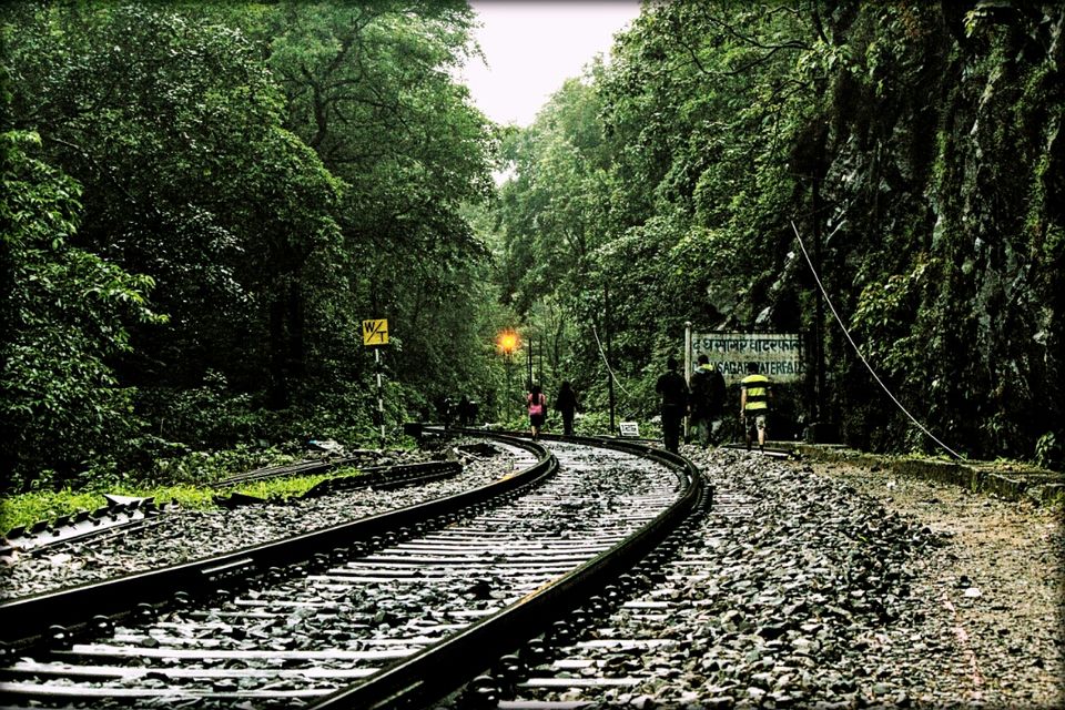 Photo of Dudhsagar Falls Railway Bridge, DoodhSagar Waterfalls Trail, Sonaulim, Goa, India by UTKARSH GUPTA