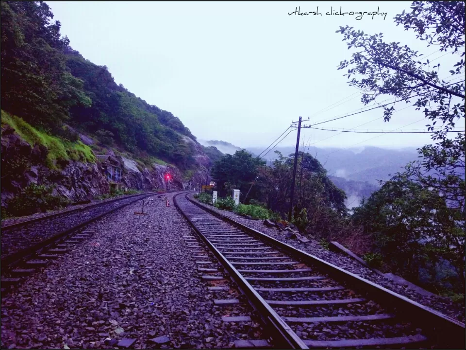 Photo of Dudhsagar Falls Railway Bridge, DoodhSagar Waterfalls Trail, Sonaulim, Goa, India by UTKARSH GUPTA