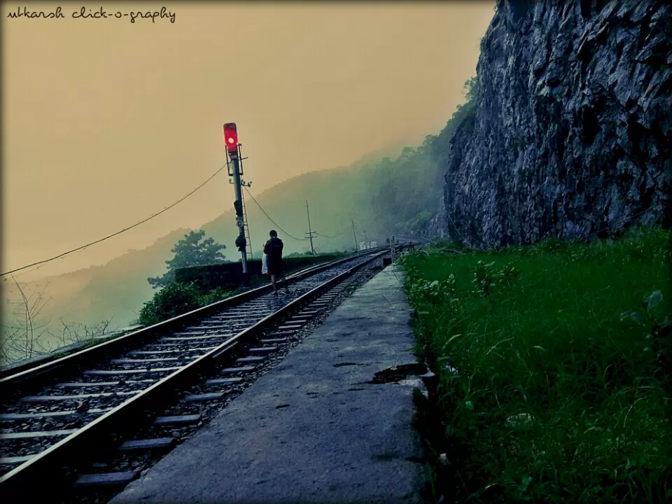 Photo of Dudhsagar Falls Railway Bridge, DoodhSagar Waterfalls Trail, Sonaulim, Goa, India by UTKARSH GUPTA