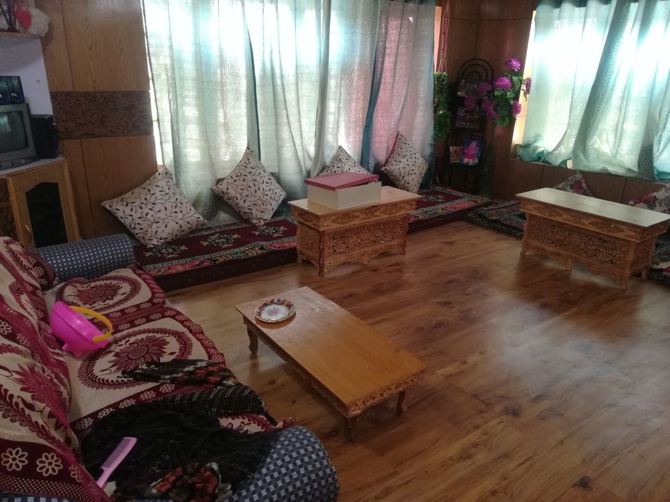 Photo of Leh'd with the family by kriti