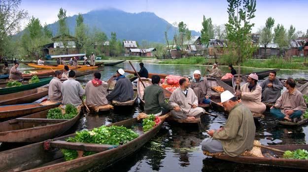 Photo of Dal Lake, Srinagar by Sakie Ariyawansa
