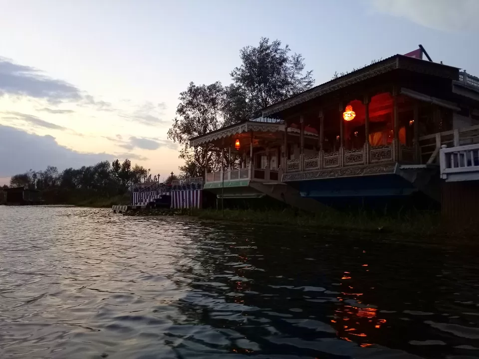 Photo of Dal Lake, Srinagar by Sakie Ariyawansa